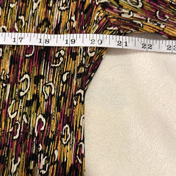 EUC multi color accordion Effeci top size large - Picture 5 of 6